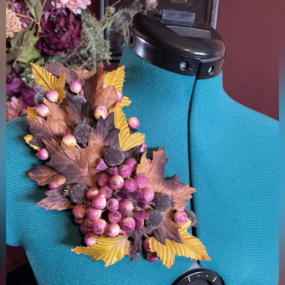 Pinup curl hairpiece corsage 40s style